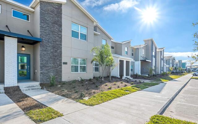 Luxury townhome with private pool near Disney