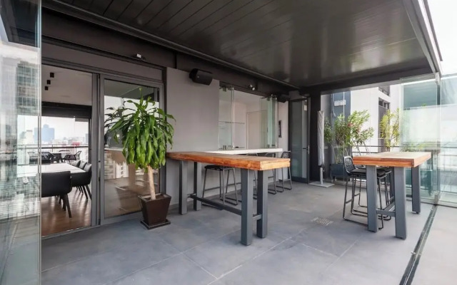 319-PH Luxury 3BR Duplex PH