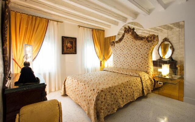 Casa Fortuny Luxury Apartment