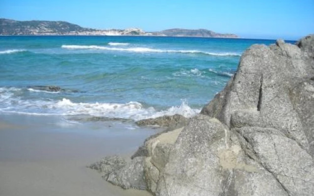 Calvi, Maison de charme, Jardin, plage 150 mètres.