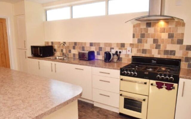 Cotswolds Valleys Accommodation-Stony Hs