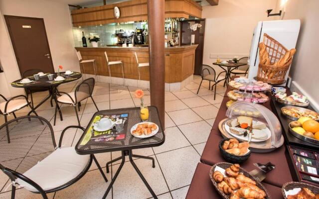 H¿tel-Restaurant Le Calice Du Gevaudan - A75