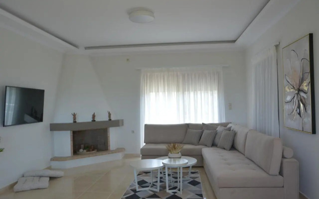 Ianthe Apartment