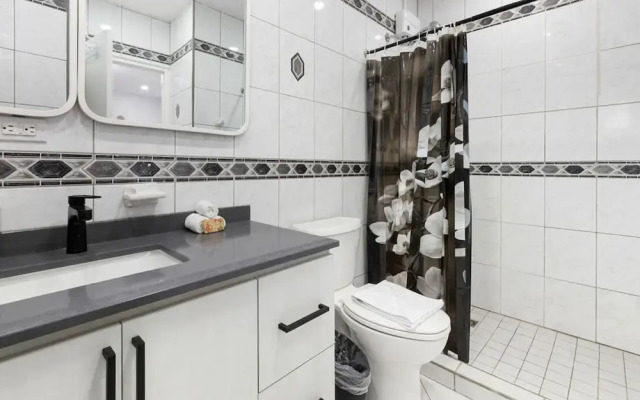 Cozy 3BR Town Home in Gated Community Palm Beach