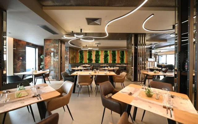 Aniroc Signature Hotel