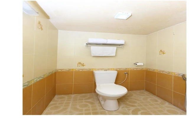 OYO 5319 Hotel Navaratna