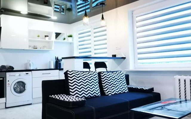 Black & White Studio