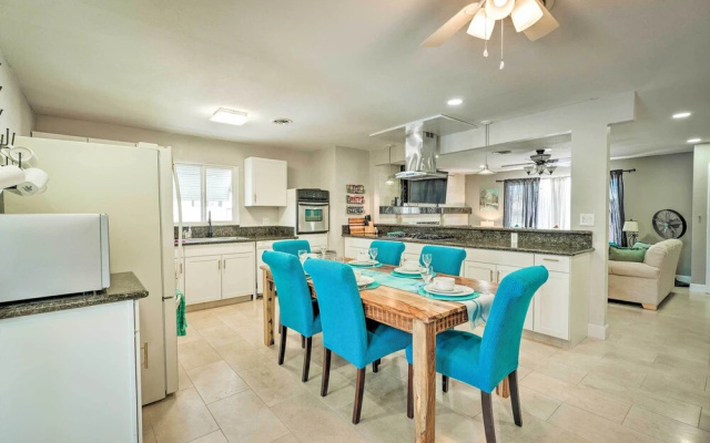 Las Vegas Getaway w/ Patio & Grill: ~3mi to Strip!
