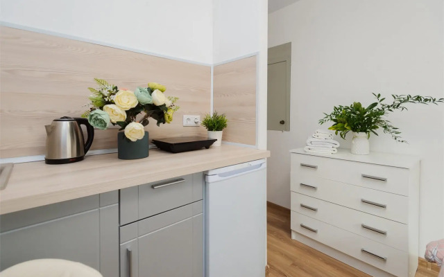 AHause на Малышева 104