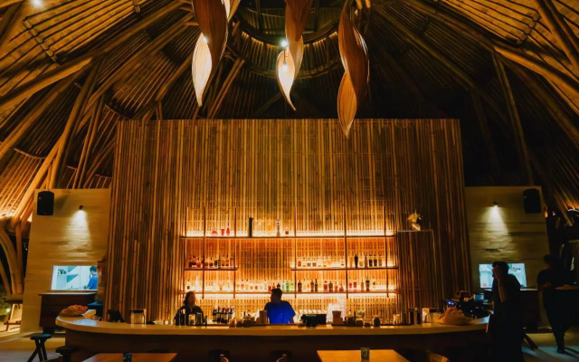 ARNA Suites and Ocean Lounge