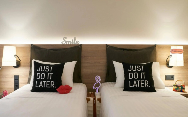 Moxy Patra Marina