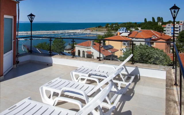 Vromos Guest House