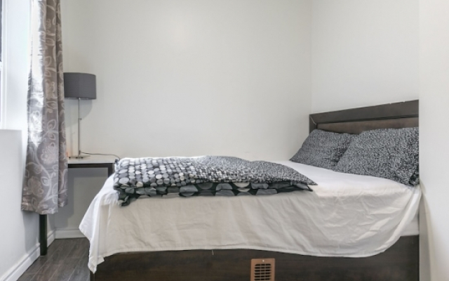 Allan Gardens Bed & Breakfast