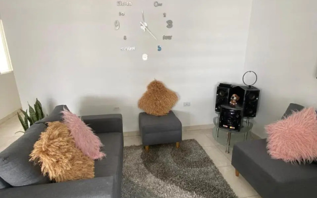 Hermoso apartamento con piscina y ascensor.