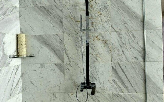 Huang He  International   Hotel