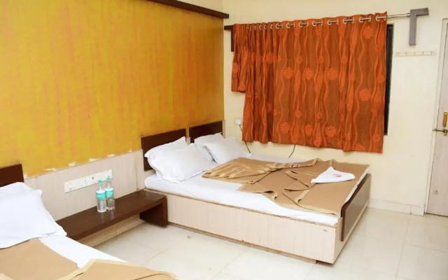 Hotel Sai Varsha