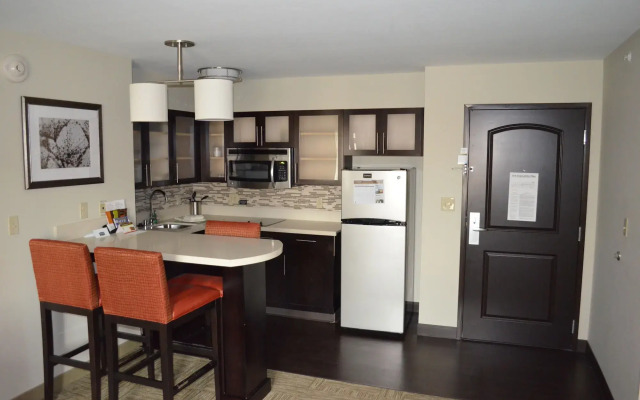 Staybridge Suites Bowling Green by IHG