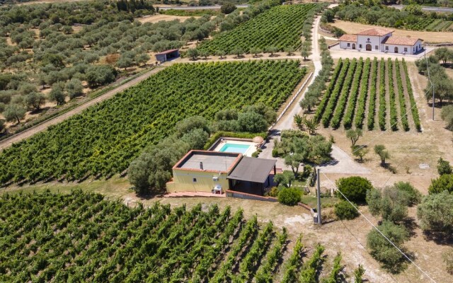 Near Alghero Shardana Guest House in Uri With Swimming Pool
