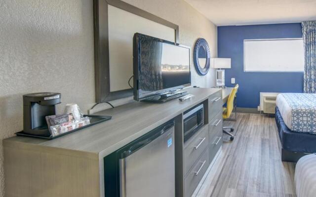 Emerald Coast Inn & Suites