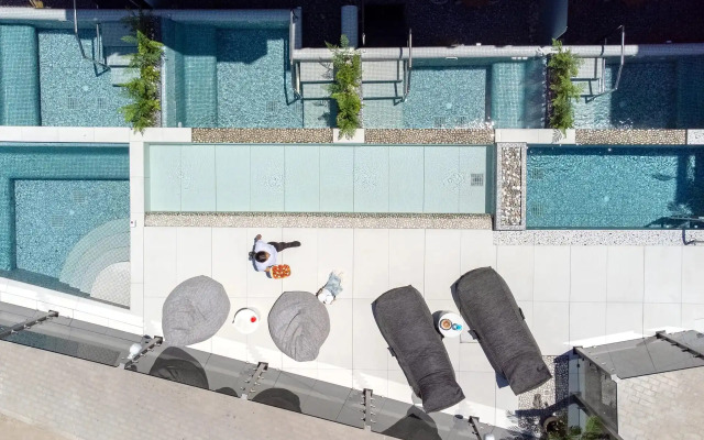 Pearl Seabreeze Suites