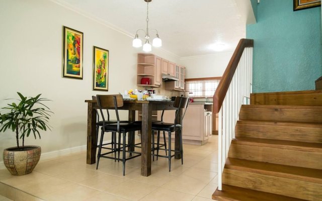 Captivating 2-bed Town-house in Kingston