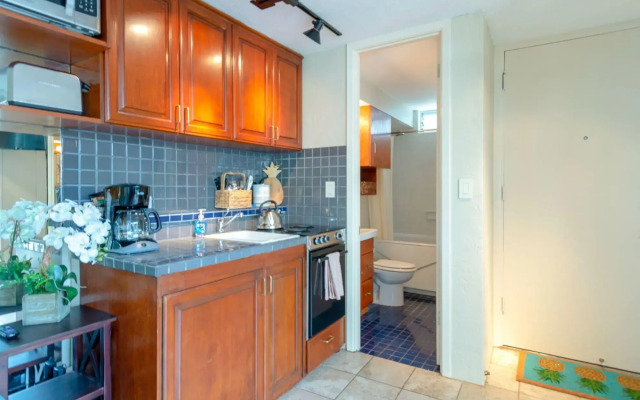 Lewers Street - Suite 401