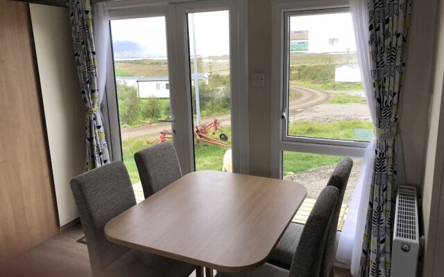 Lækjarkot Rooms and Cottages with Kitchen