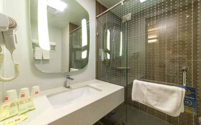 ibis Lanzhou Wuquan Square