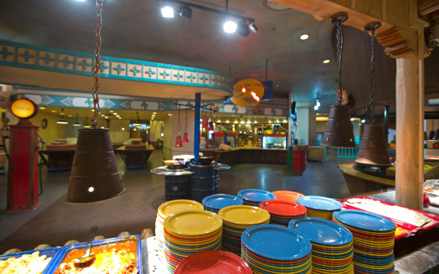 Отель Disney Hotel Santa Fe