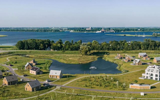 Modern Penthouse, 2 Bath Rooms Close to Lake Veere