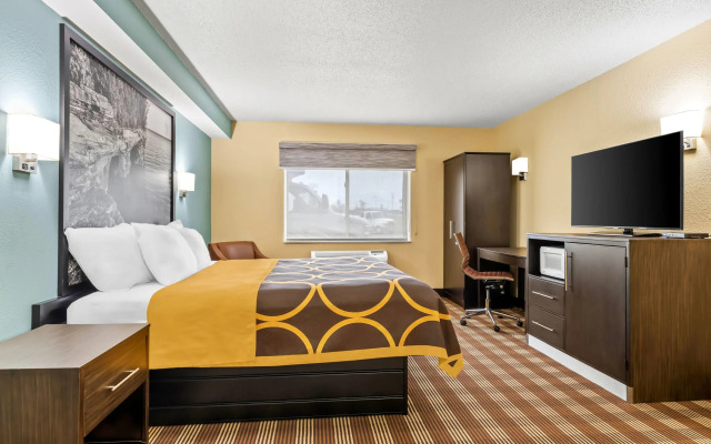 Super 8 by Wyndham Osseo WI