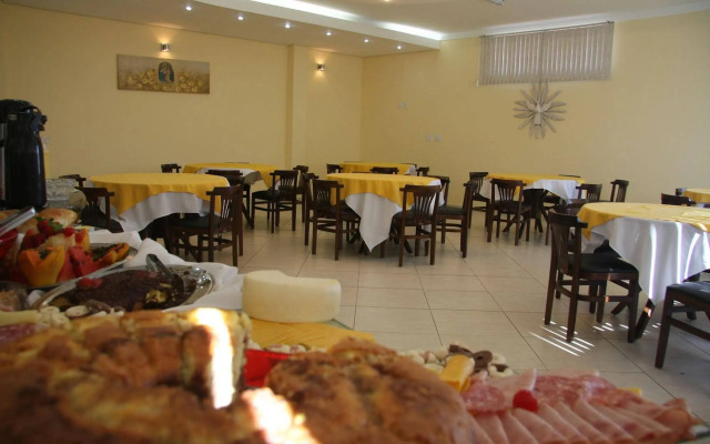 Santa Felicidade Hotel