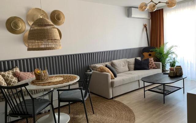 Central Point by Zoom Apartments