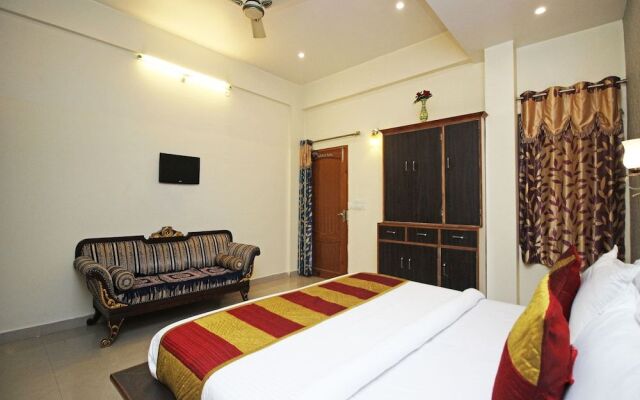 OYO 9388 Yash Hotel