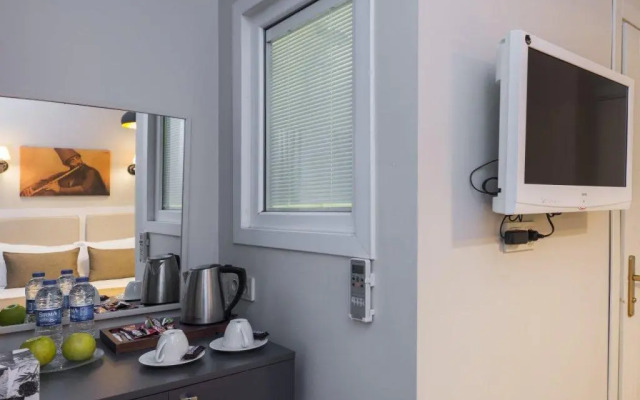 The Little House Hostel