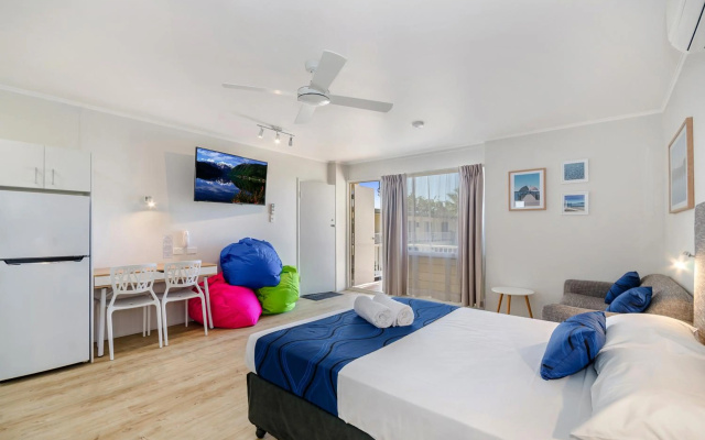 Beach House Motel – Guest Rooms – The Strand