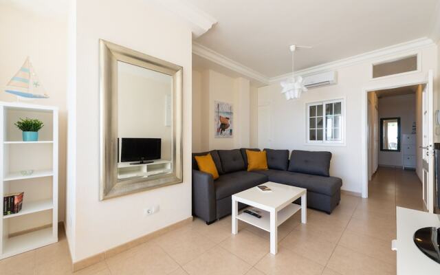 Front line with terrace & wifi