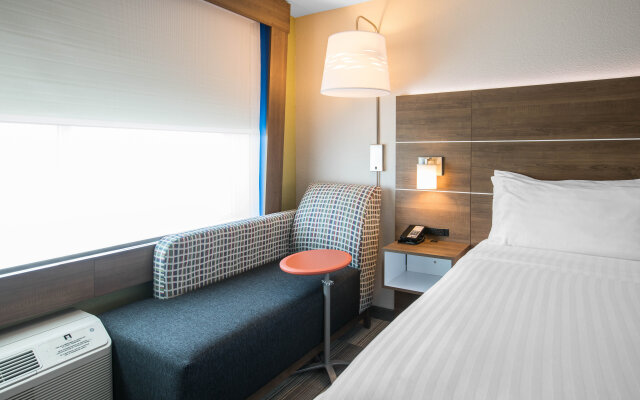 Holiday Inn Express & Suites Ludington, an IHG Hotel