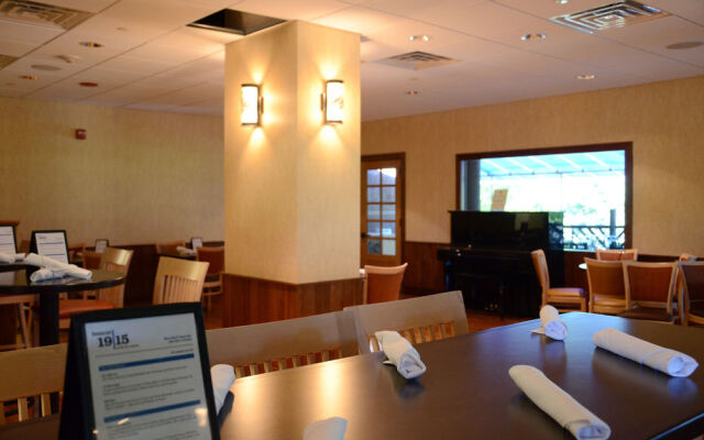 Bear Mountain Inn and Overlook Lodge