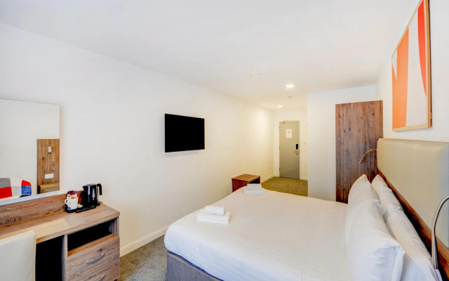 OYO Plymouth Central Hotel
