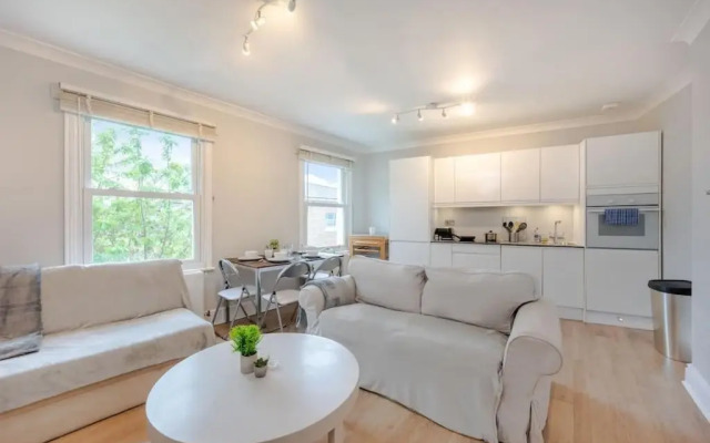 Kensington Olympia Apartment