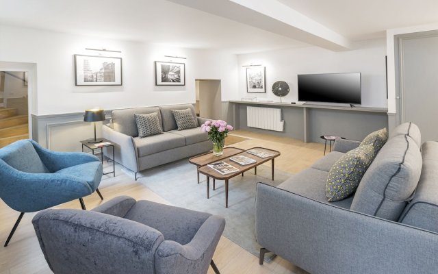 LUX 3BDR Arc de Triomphe I by Livinparis