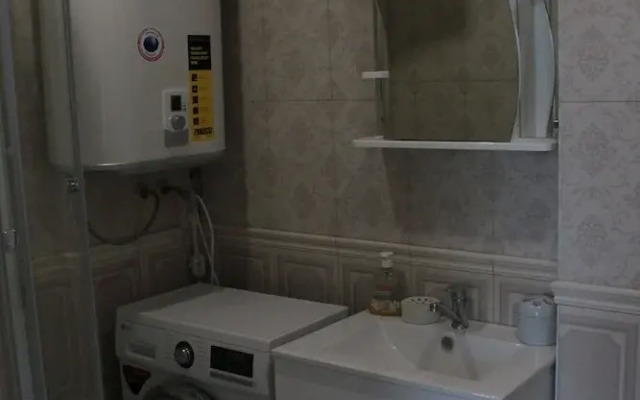 Apartment on Kamyshovaya 41, apt 19