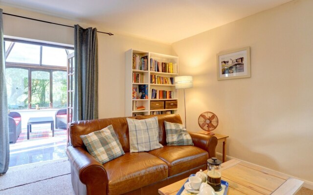 Restful Holiday Home in Glandwr near River