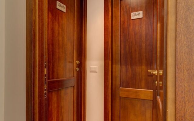 Few Steps from St. Peter