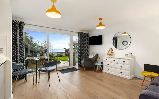 2 Beach Court - Direct Beach Access Sea Views