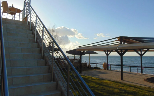Litinas Casa-In front of the Sea