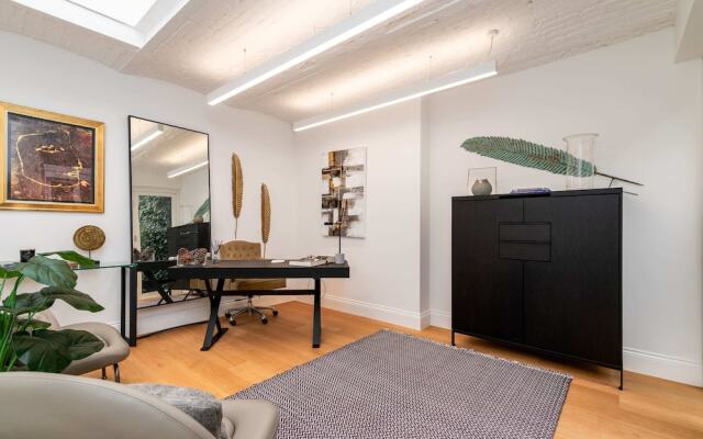 Lavish and Luxurious Chelsea Home