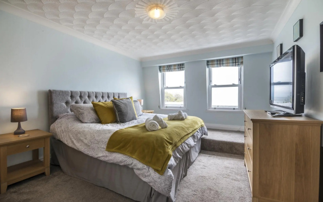 North Beach Heights - 3 Bedroom Penthouse - Tenby