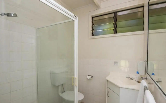 AFFORDABLE ISLAND ESCAPE! Queen Studio, Nelly Bay